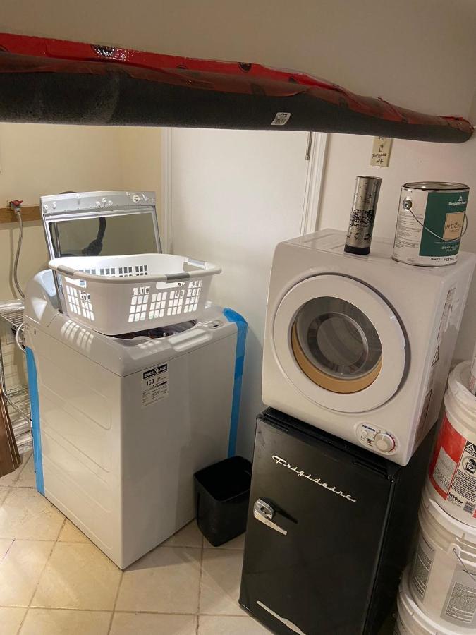 Budget Quad Room With En Suite Bathroom 36B Торонто Екстер'єр фото