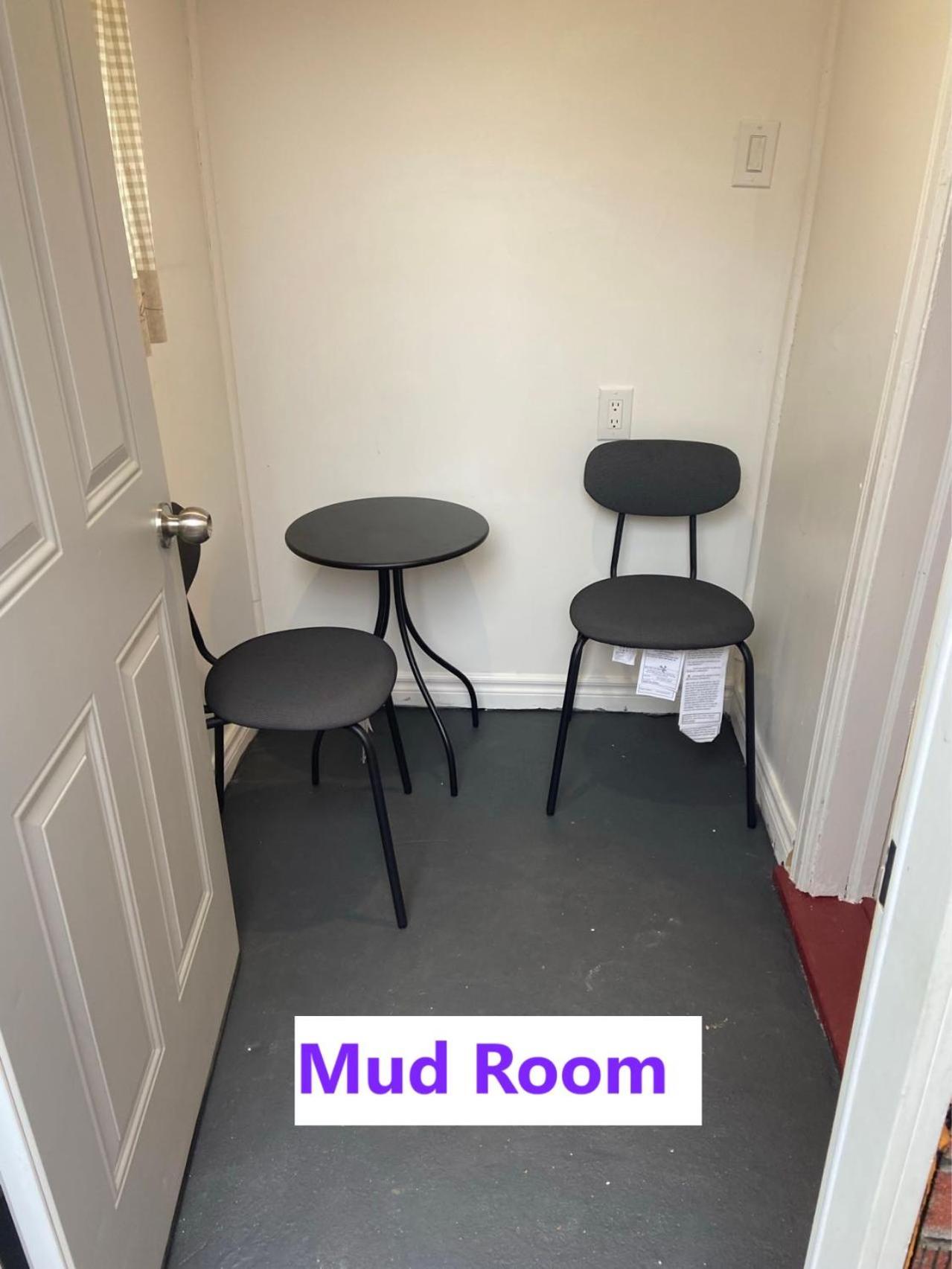 Budget Quad Room With En Suite Bathroom 36B Торонто Екстер'єр фото